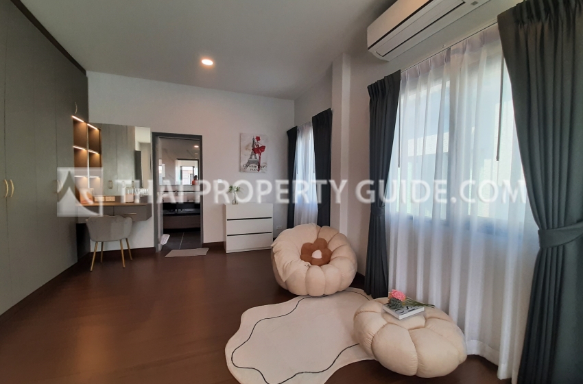 House with Shared Pool in Bangnatrad 